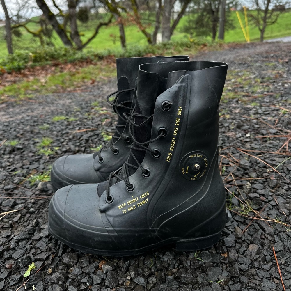 VINTAGE BATA BUNNY BOOTS
